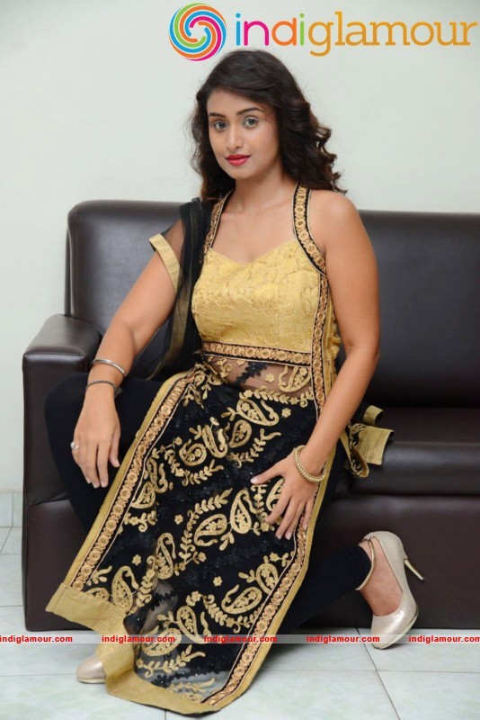 Kiran Chetwani Sizzling Hot Photos Actress hd photo