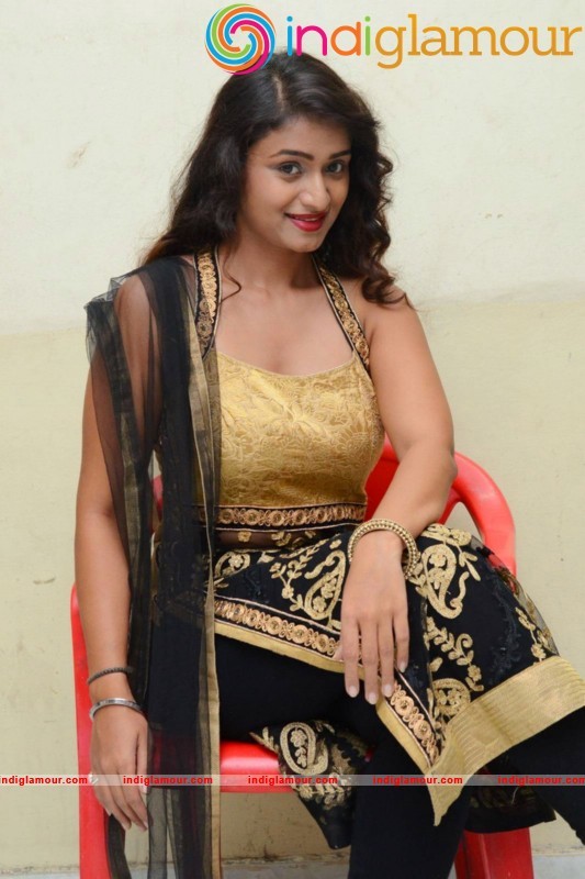 Kiran Chetwani Sizzling Hot Photos Actress hd photo