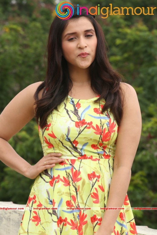 Manara Chopra Latest Hot Photos Gallery Actress hd photo