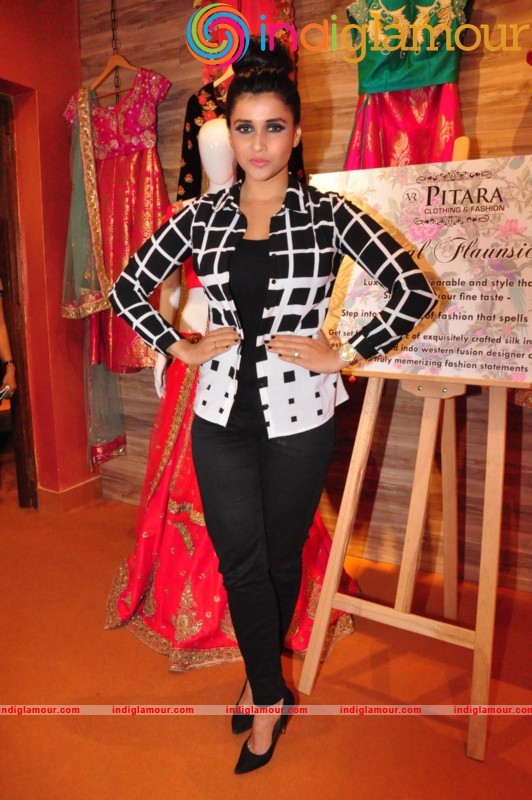 Manara Chopra Latest Hot Photos Gallery Actress hd photo
