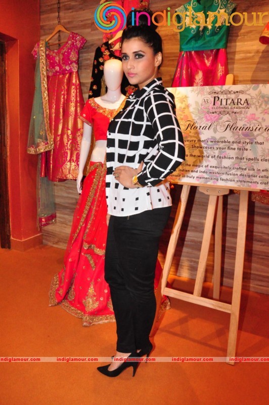 Manara Chopra Latest Hot Photos Gallery Actress hd photo