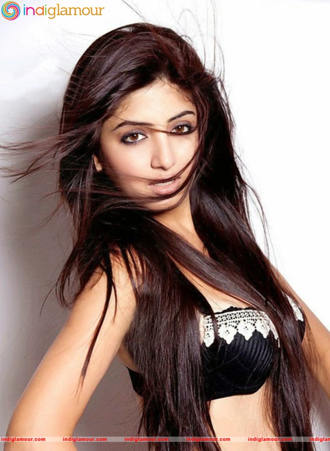 Poonam Kaur Actress hd photo