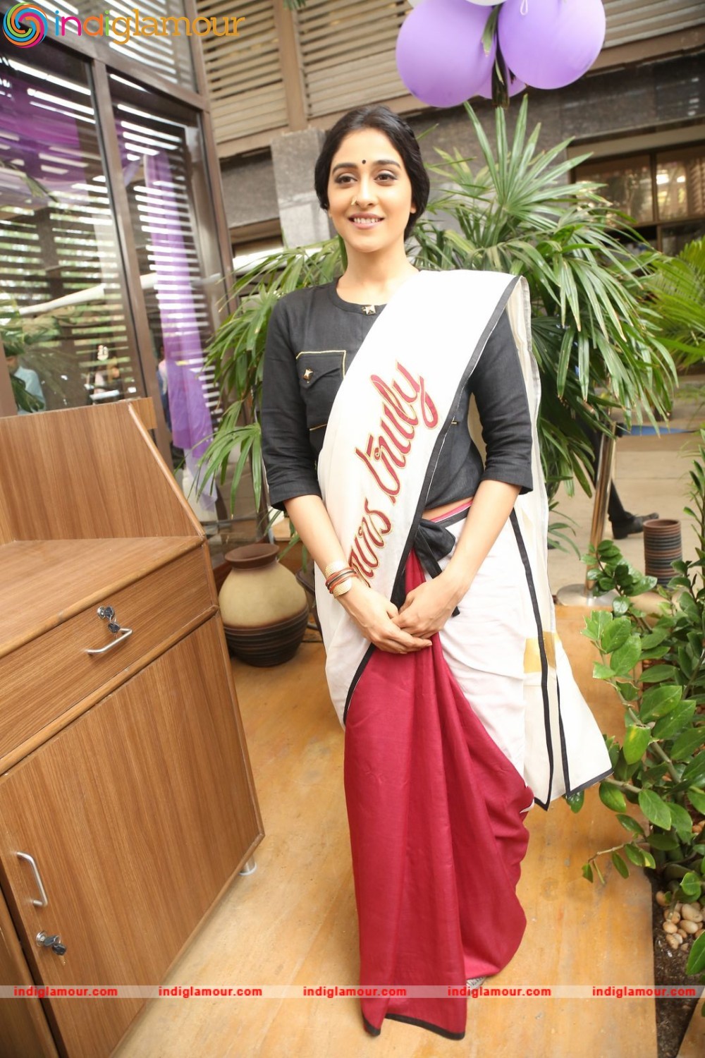 Regina Cassandra Actress hd photo