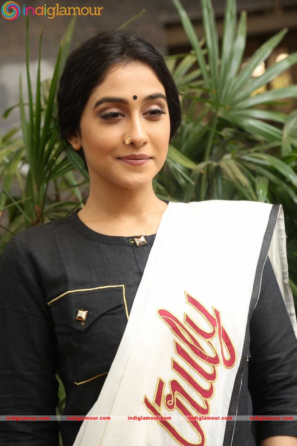 Regina Cassandra Actress hd photo