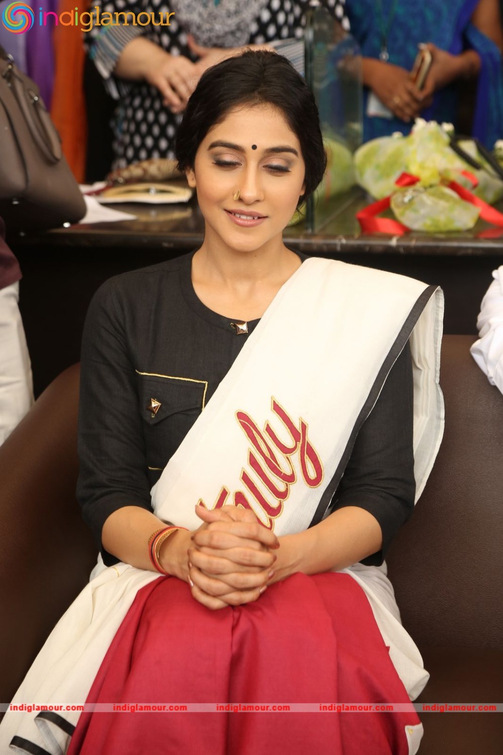 Regina Cassandra Actress hd photo