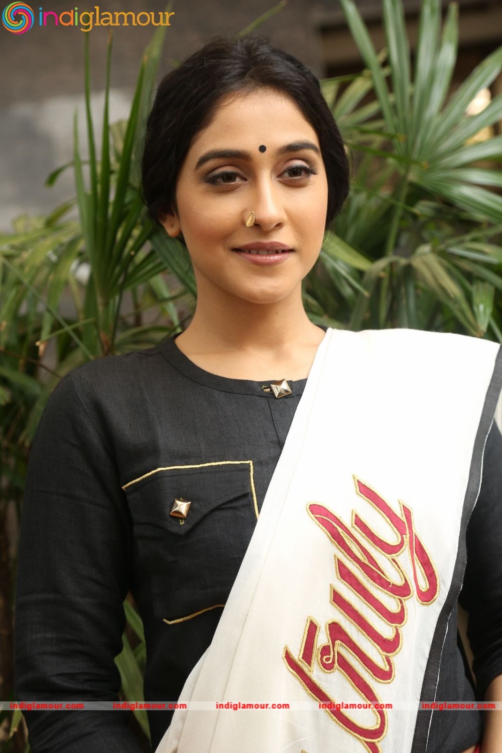 Regina Cassandra Actress hd photo