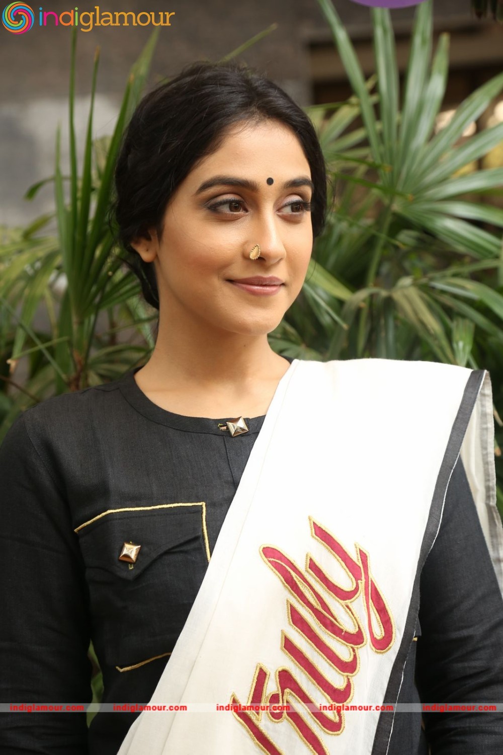 Regina Cassandra Actress hd photo