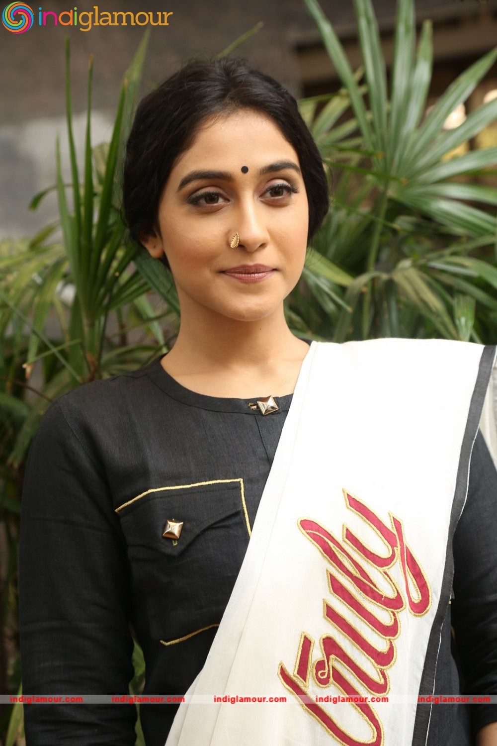 Regina Cassandra Actress hd photo