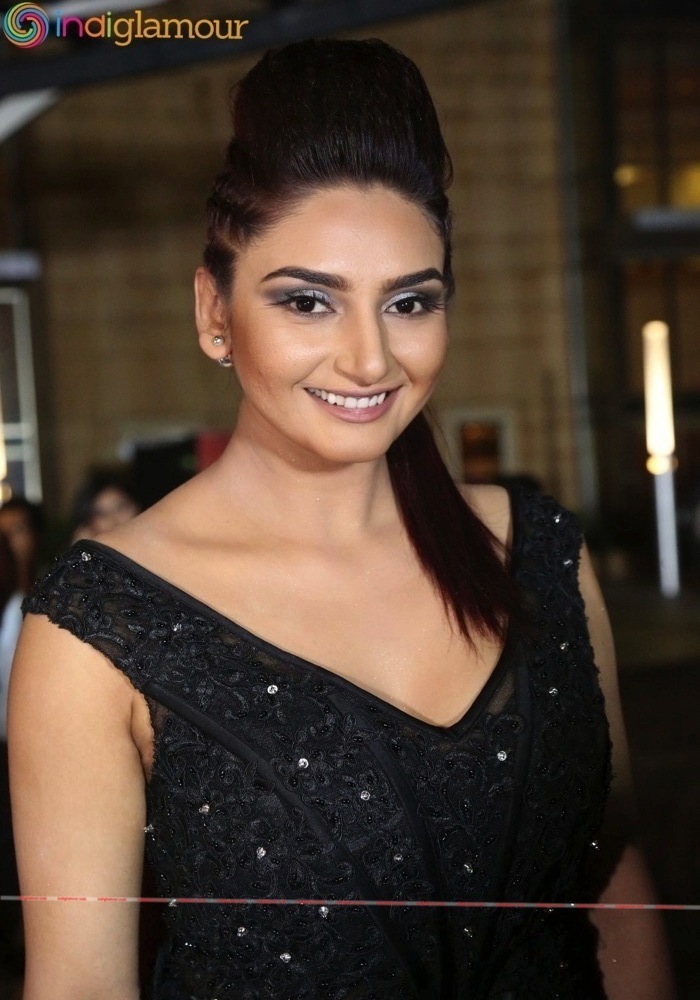 Ragini Dwivedi Actress hd photo