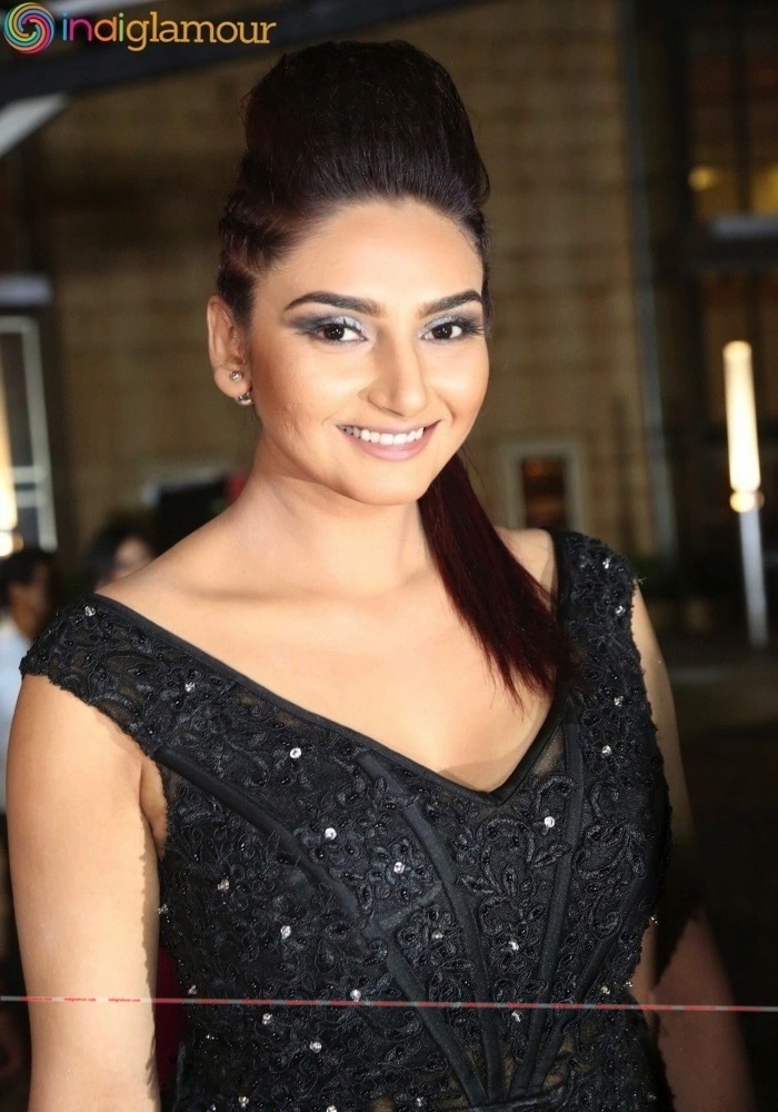 Ragini Dwivedi Actress hd photo