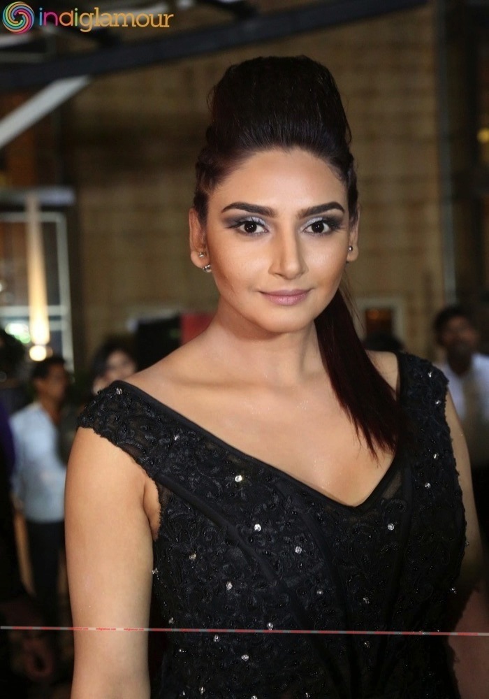 Ragini Dwivedi Actress hd photo