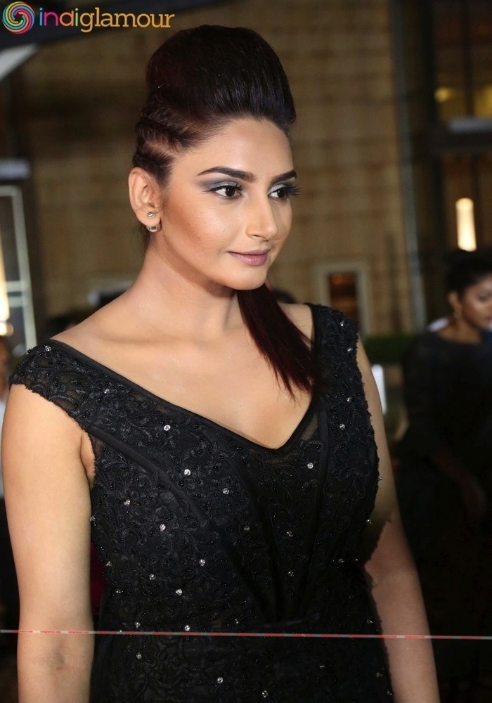 Ragini Dwivedi Actress hd photo