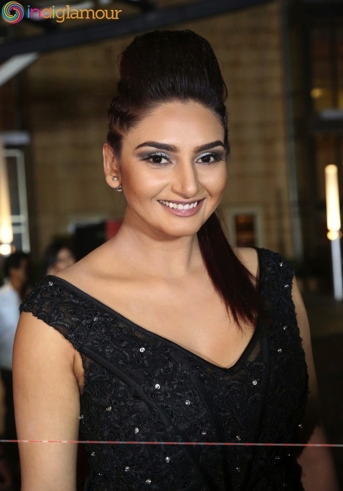 Ragini Dwivedi Actress hd photo