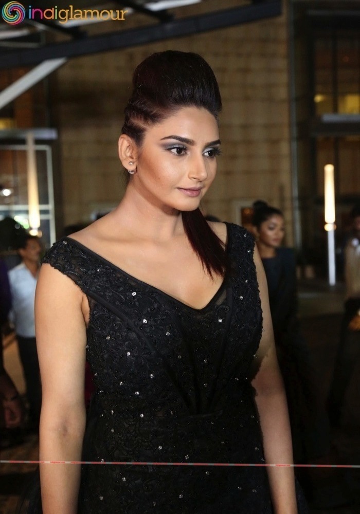 Ragini Dwivedi Actress hd photo