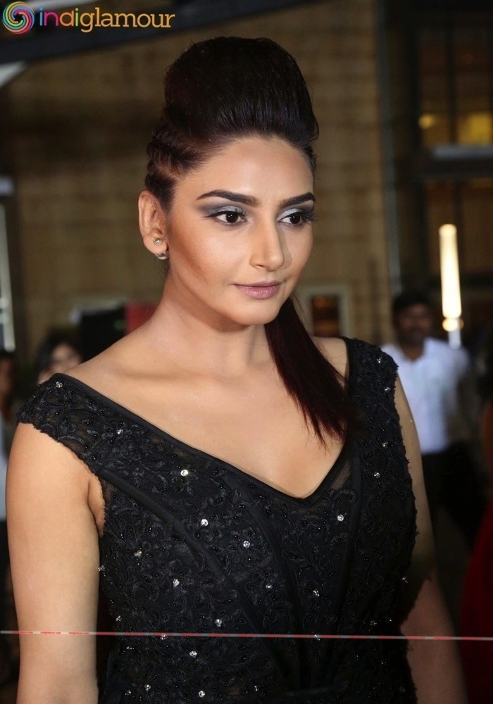 Ragini Dwivedi Actress hd photo