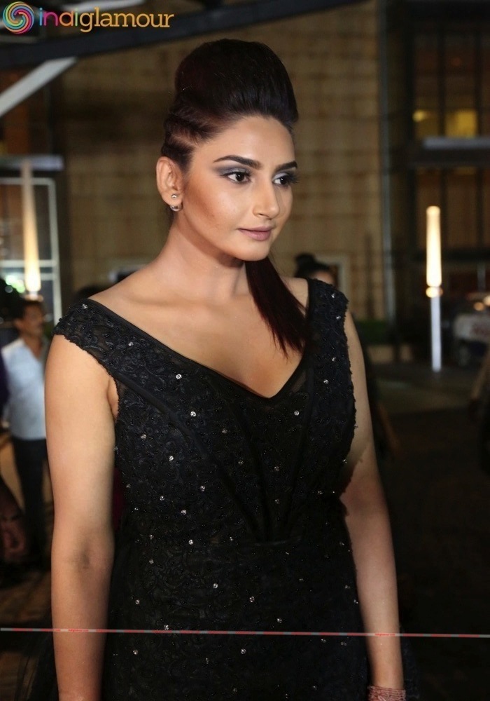 Ragini Dwivedi Actress hd photo