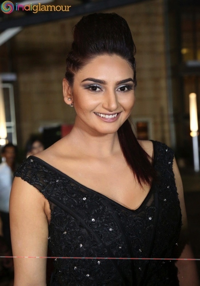 Ragini Dwivedi Actress hd photo