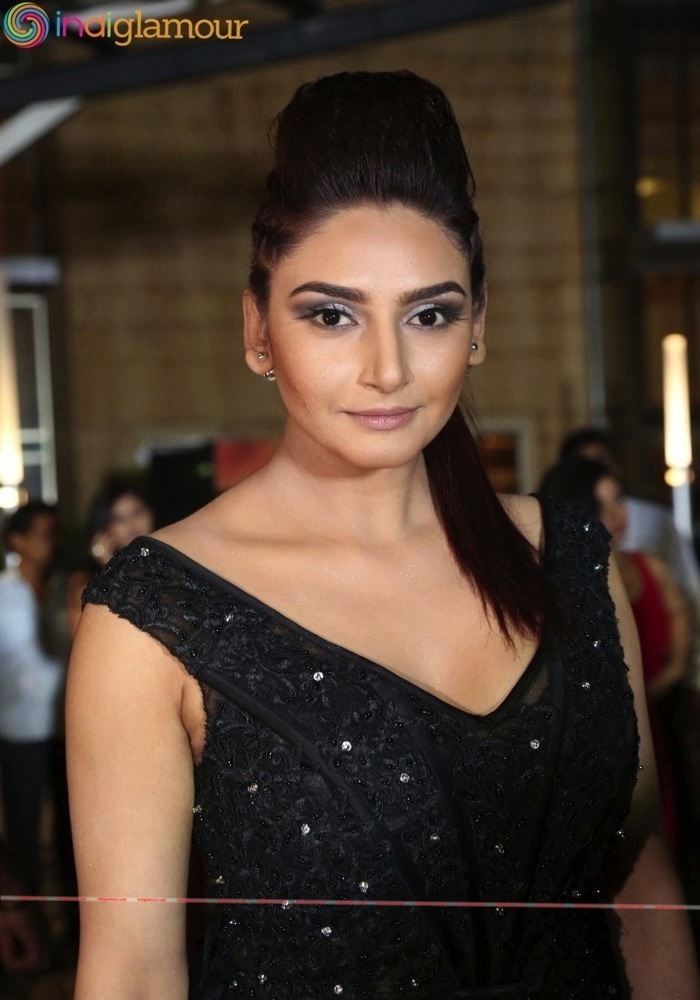 Ragini Dwivedi Actress hd photo