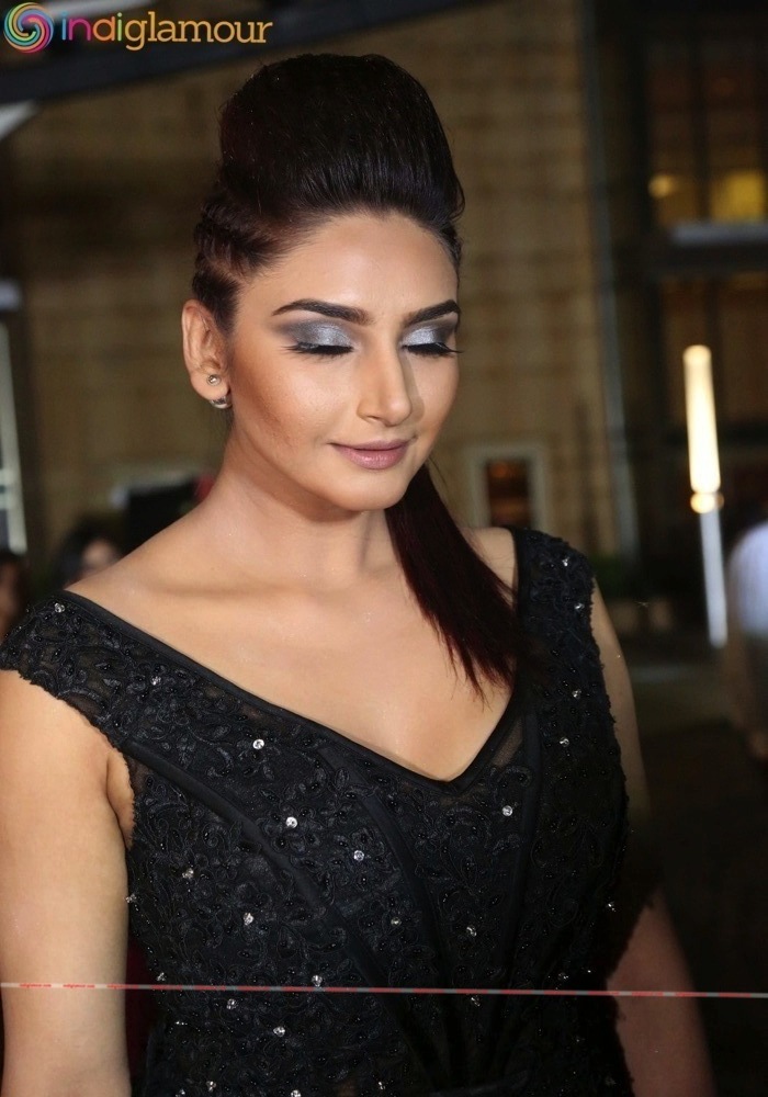 Ragini Dwivedi Actress hd photo