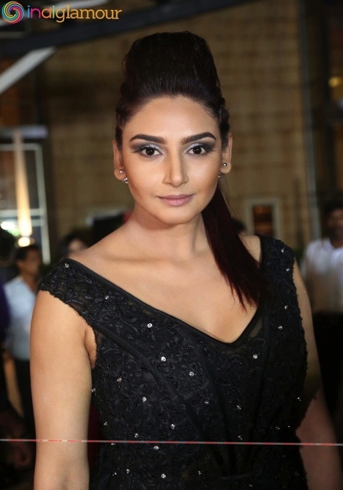 Ragini Dwivedi Actress hd photo