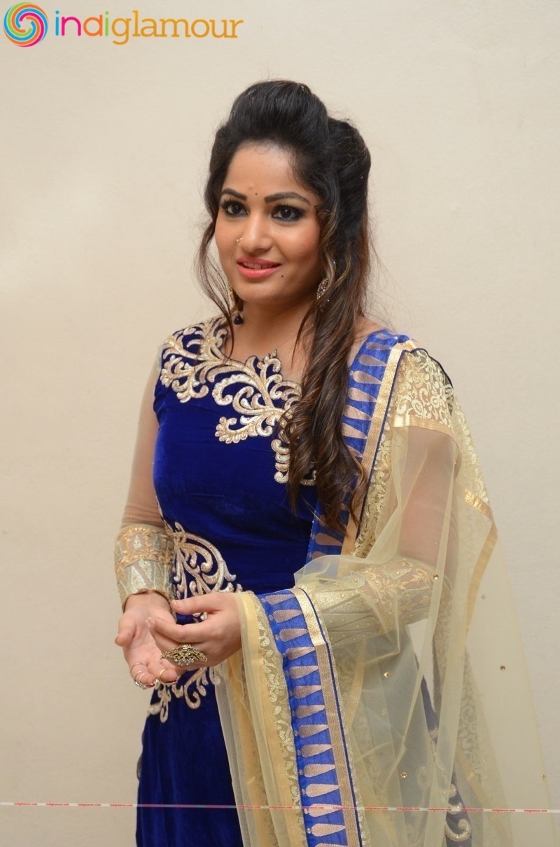 Madhavi Latha Actress hd photo