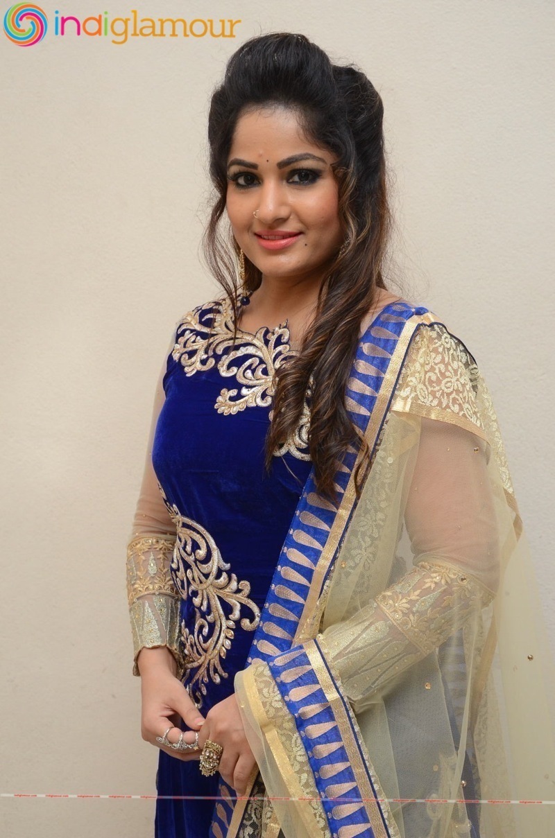 Madhavi Latha Actress hd photo