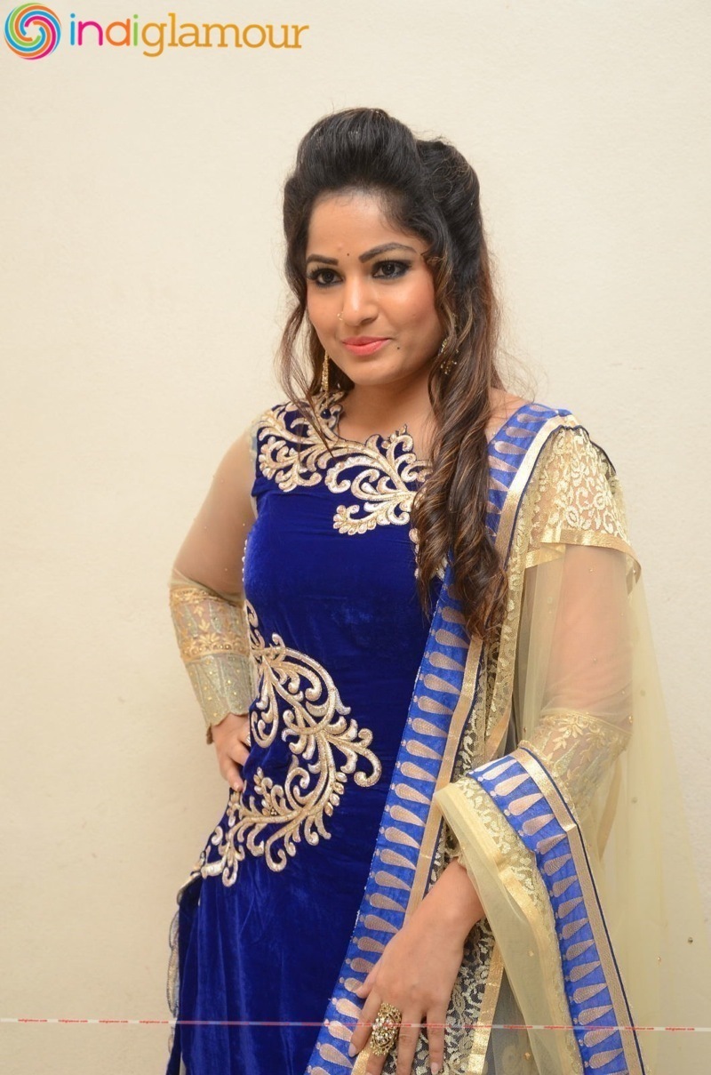 Madhavi Latha Actress hd photo
