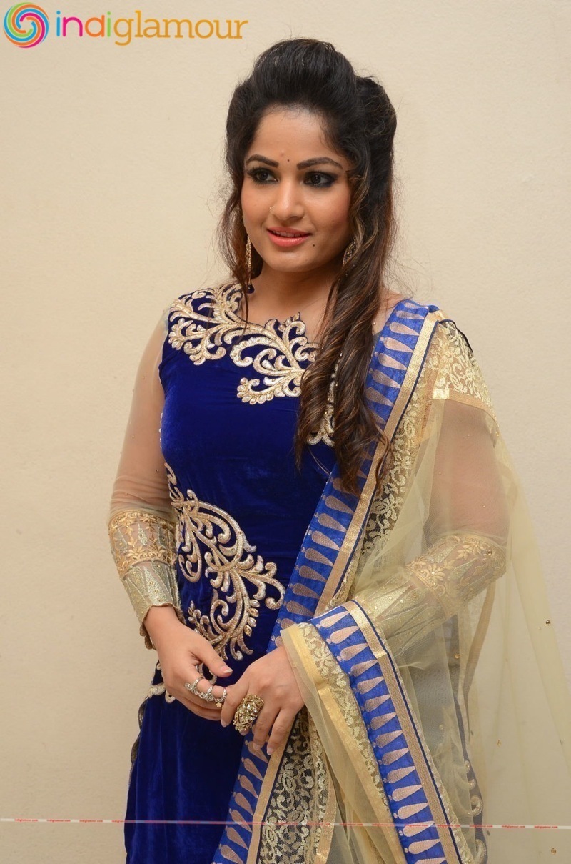 Madhavi Latha Actress hd photo