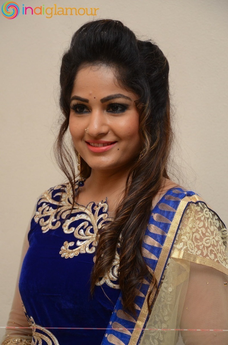 Madhavi Latha Actress hd photo