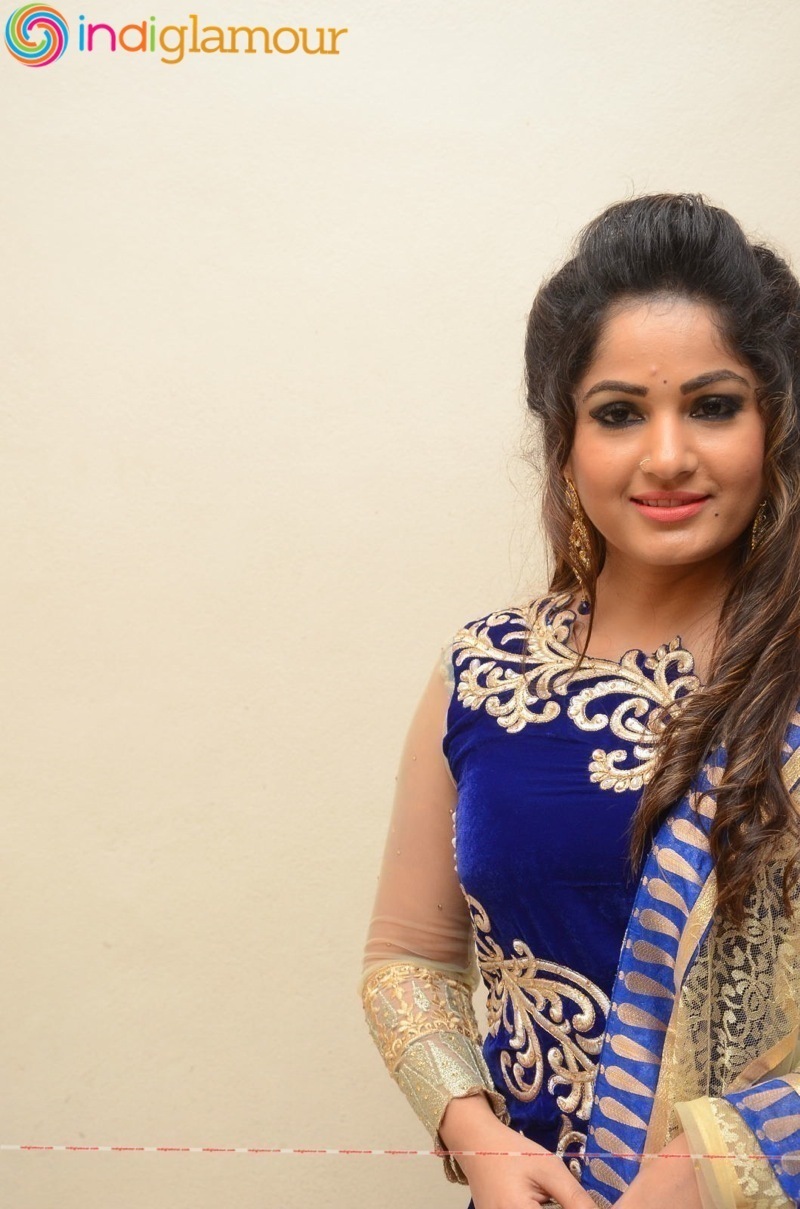 Madhavi Latha Actress hd photo
