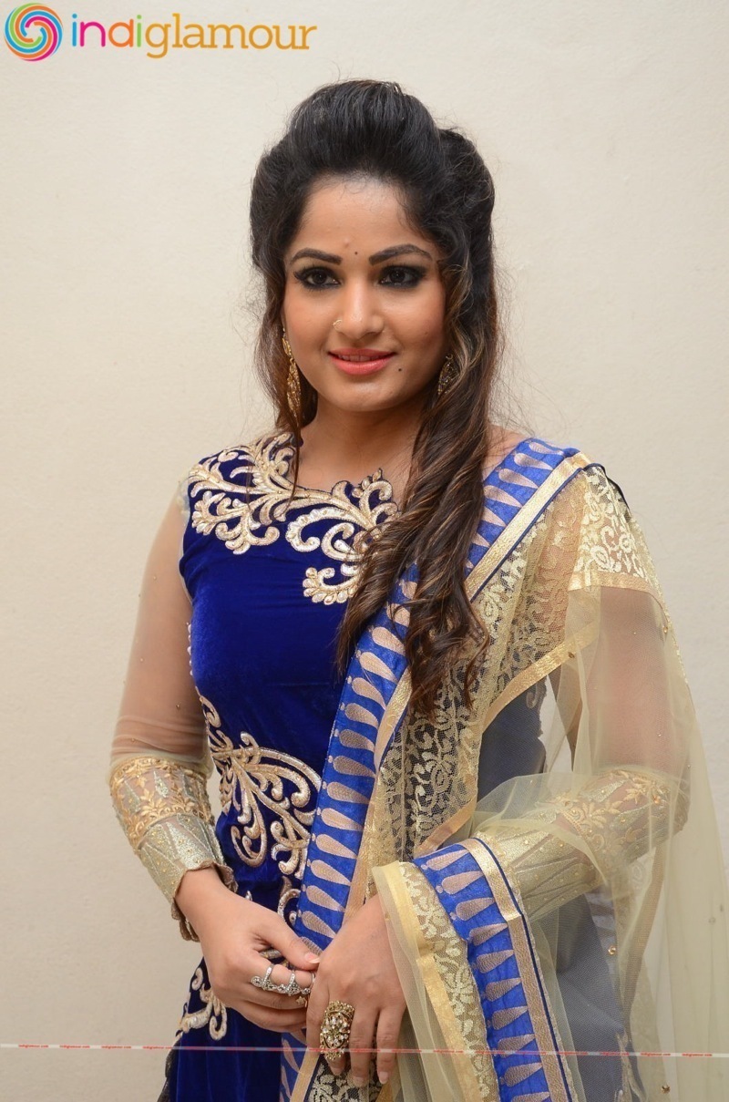 Madhavi Latha Actress hd photo