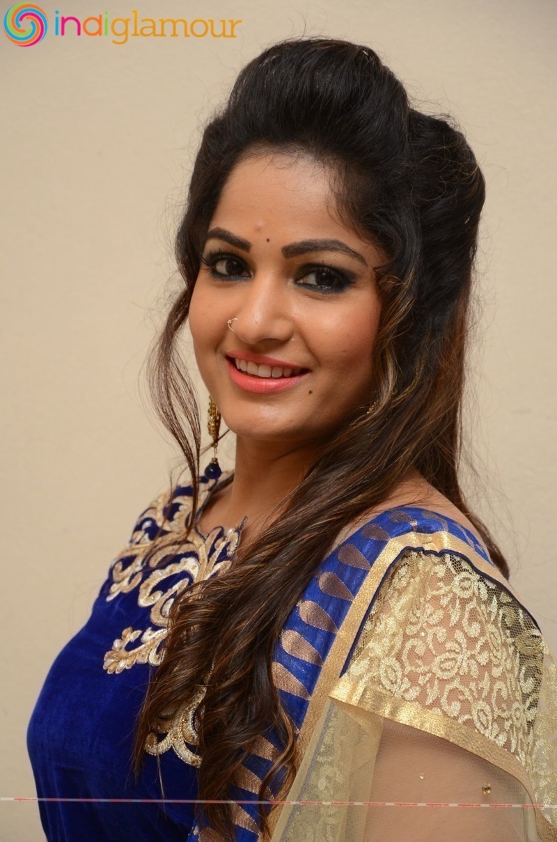 Madhavi Latha Actress hd photo