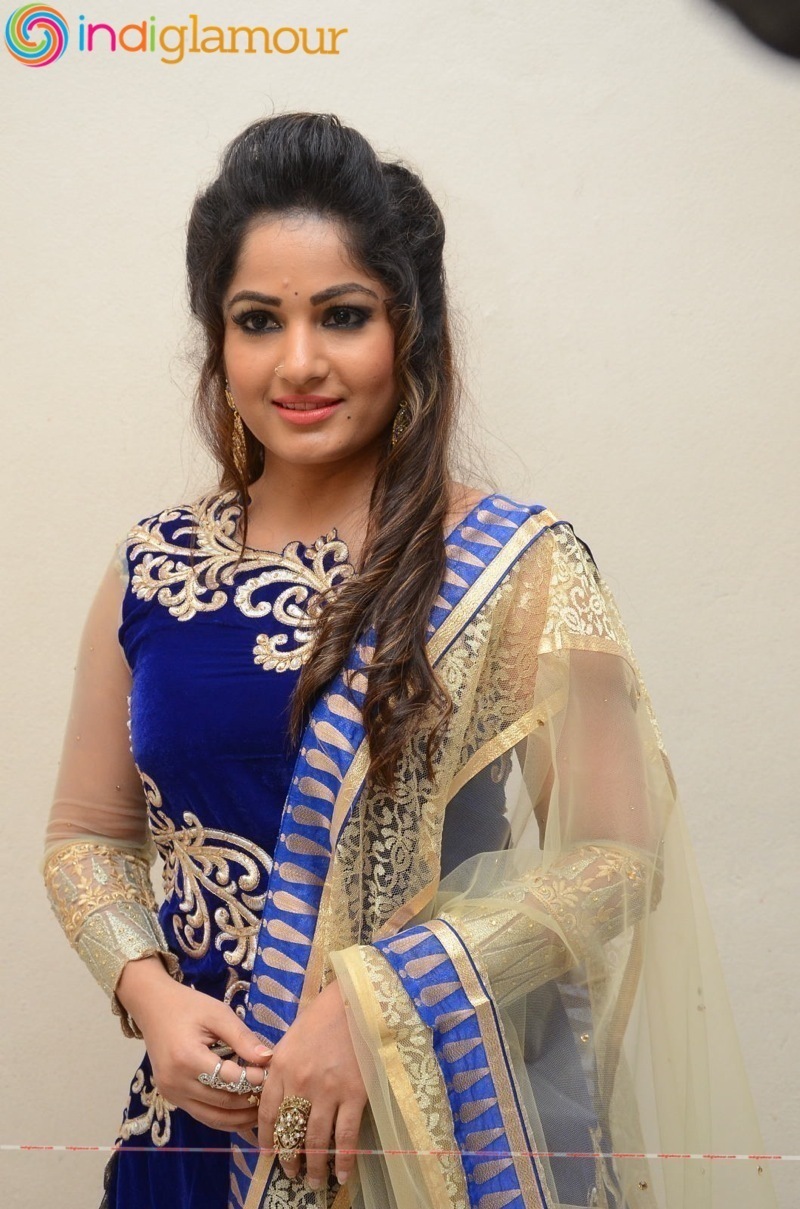 Madhavi Latha Actress hd photo
