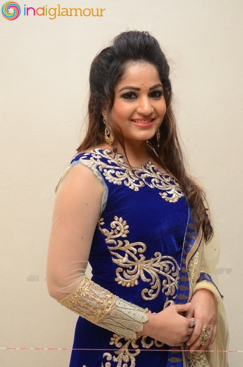 Madhavi Latha Actress hd photo