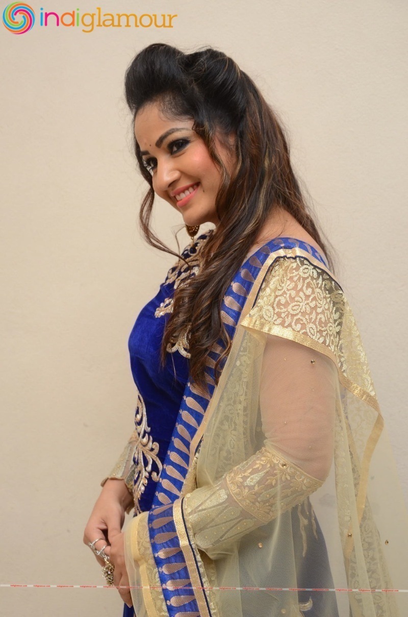 Madhavi Latha Actress hd photo