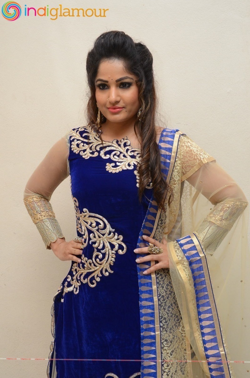 Madhavi Latha Actress hd photo