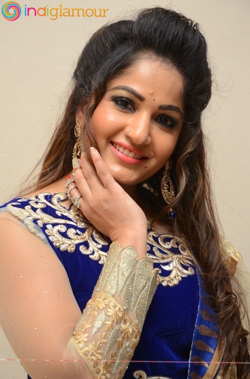 Madhavi Latha Actress hd photo