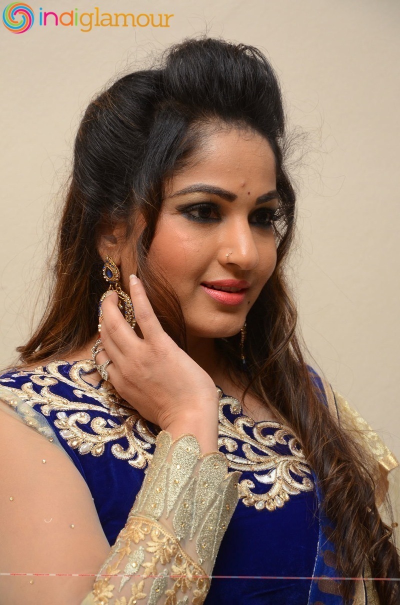 Madhavi Latha Actress hd photo
