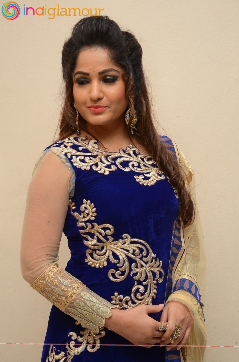 Madhavi Latha Actress hd photo