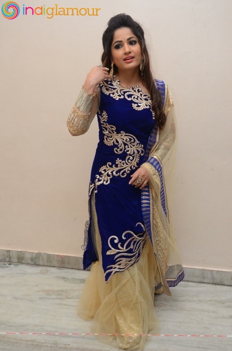 Madhavi Latha Actress hd photo