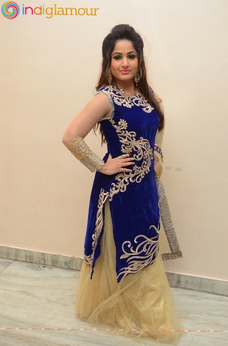 Madhavi Latha Actress hd photo