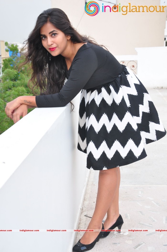 Komali Actress hd photo