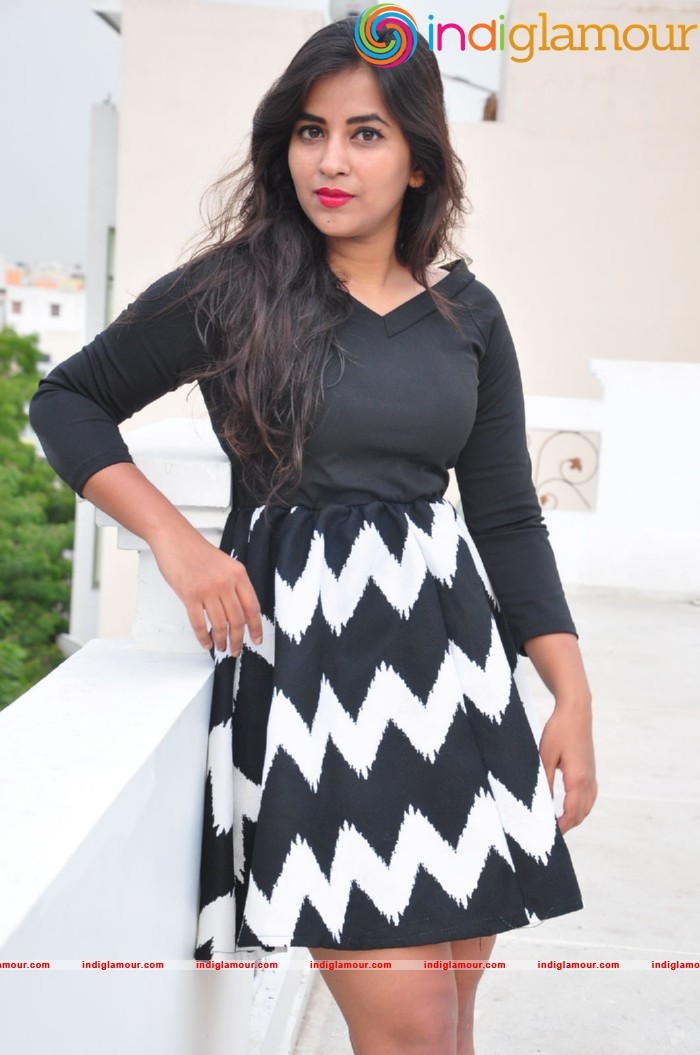 Komali Actress hd photo