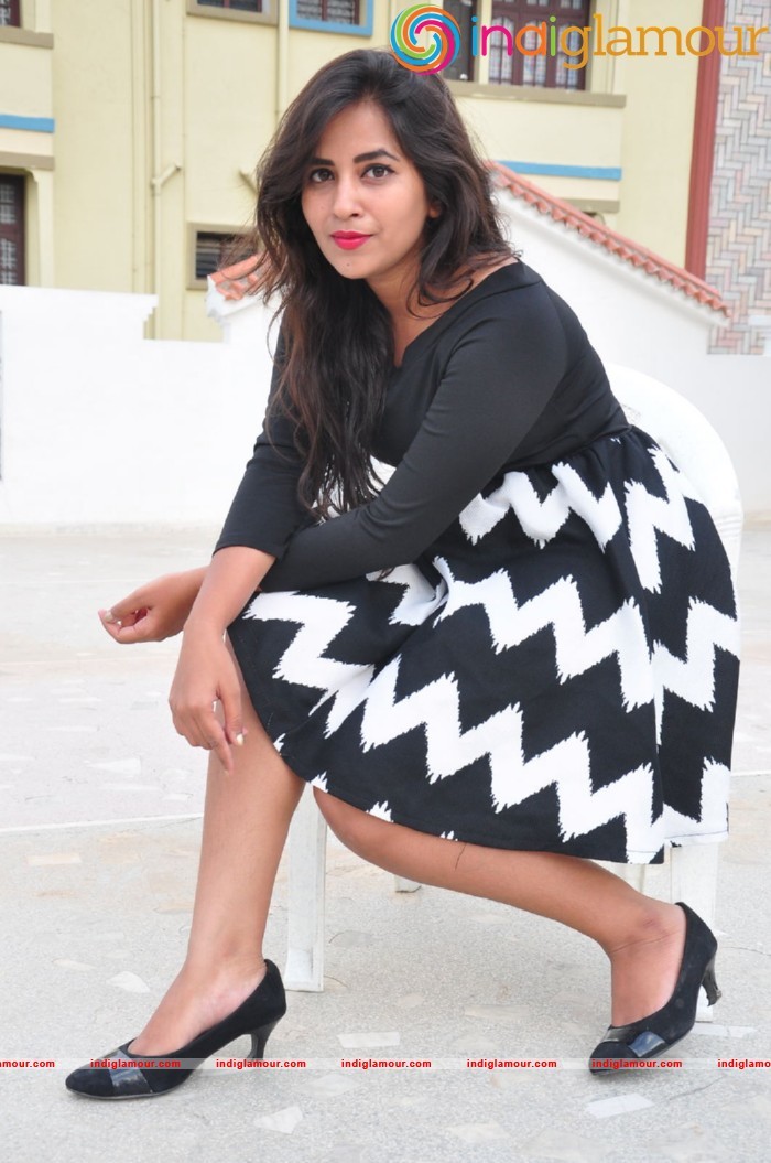 Komali Actress hd photo