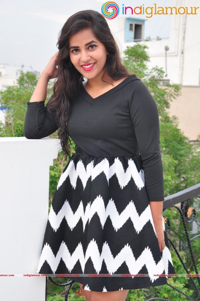 Komali Actress hd photo