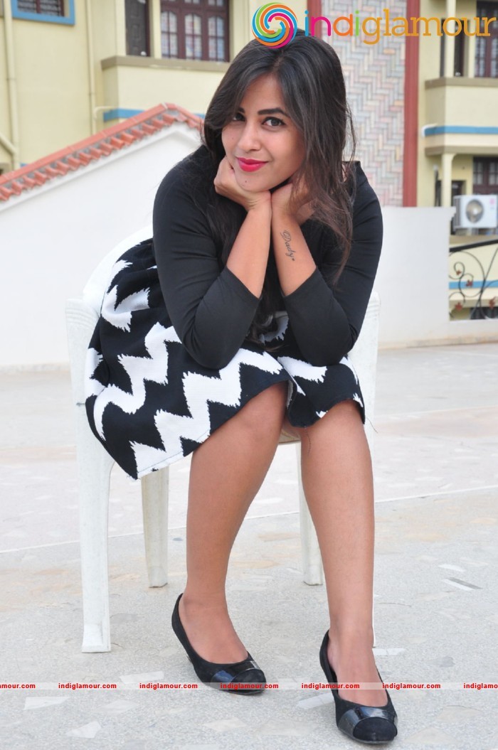 Komali Actress hd photo