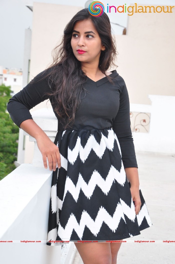 Komali Actress hd photo