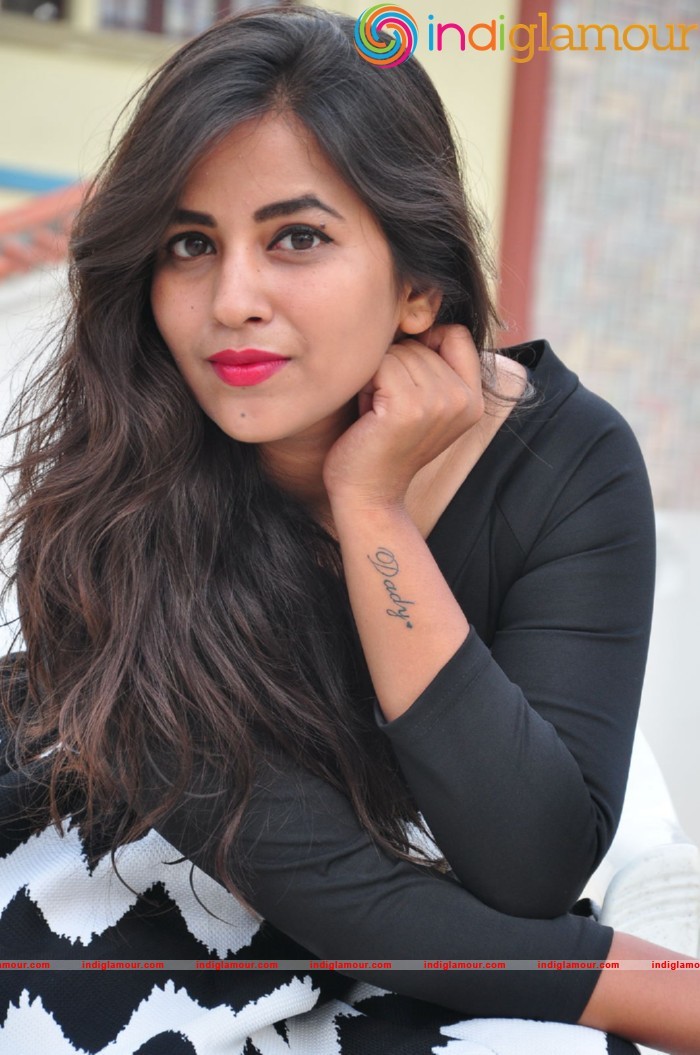 Komali Actress hd photo