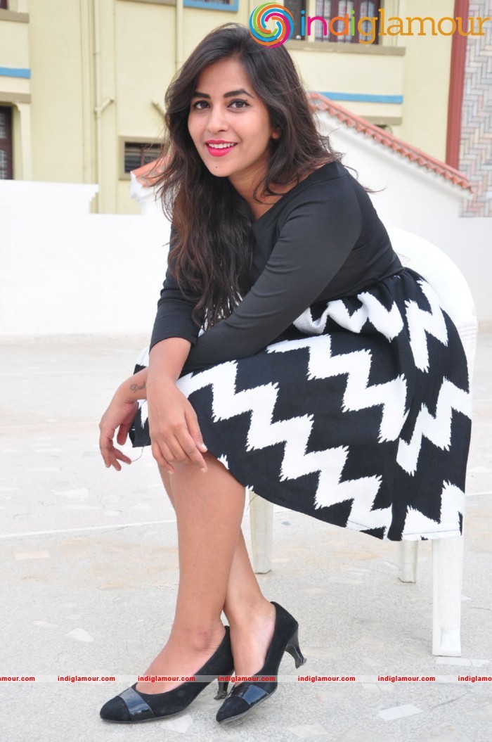 Komali Actress hd photo