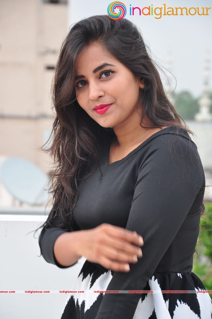 Komali Actress hd photo